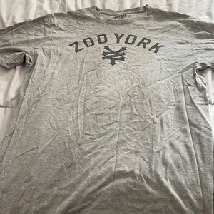 Men’s gray graphic tee size Large
